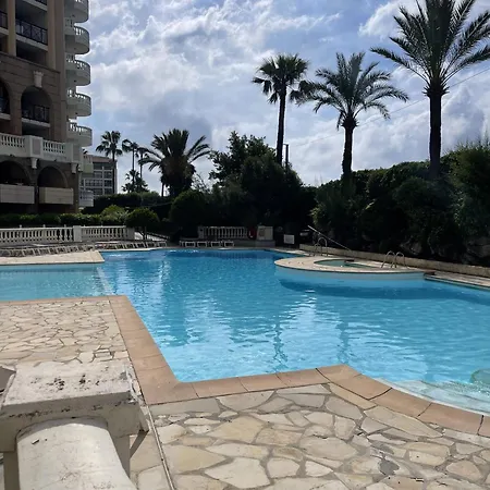 Vue Et Pisicne Appartamento Cannes